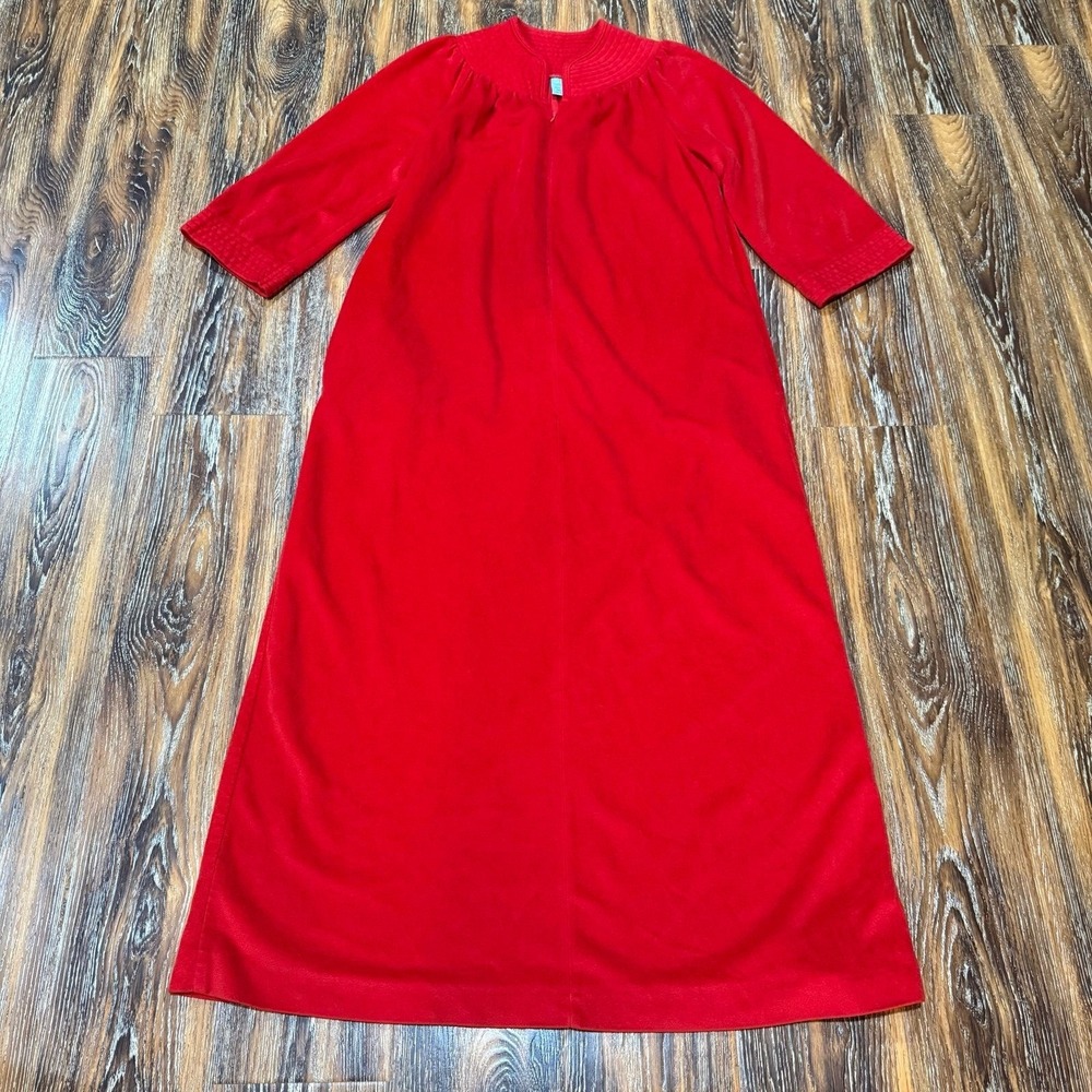 Vintage Medium Kaftan Robe Womens Red Velour Quilted‎ Neckline Long Sleeve Maxi